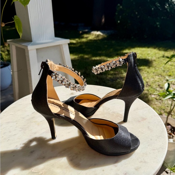 Badgley Mischka 🤍🖤Classic Beauty 🖤Black Glitter Heels with Rhinestone Strap - Picture 4 of 7